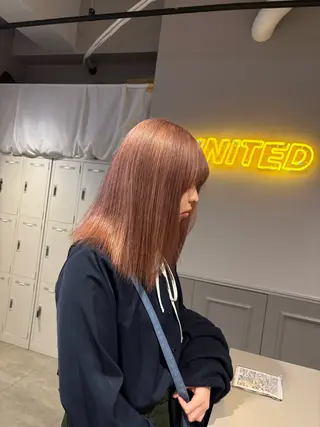 カラー ベージュ／ブラウン/ ナチュラルレイヤーのヘアスタイル