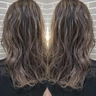 セミロング カラー 山北 咲子のヘアスタイル