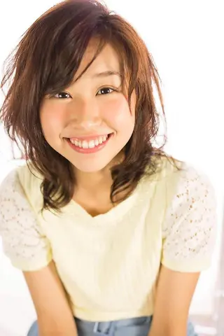 ミディアム 根本 智晴のヘアスタイル