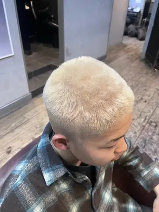 カラー ミウラ ナオヤのヘアスタイル