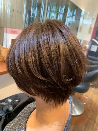 ショート カラー DOG MANIA PiNCH所属・大人女性スタイル マルイチのヘアスタイル