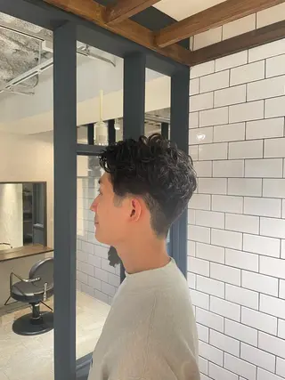 ショート パーマ メンズ 井上 飛鳥のヘアスタイル