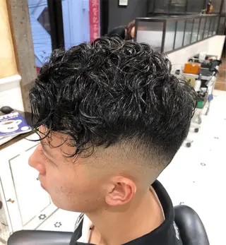 ショート パーマ メンズ THE AWESUM所属・メンズスタイル強化中 TONNY（トニー）のヘアスタイル