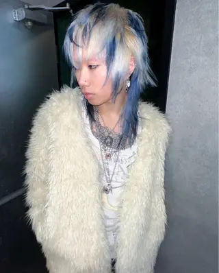 セミロング カラー メンズ ウルフカット / ケアブリーチのヘアスタイル