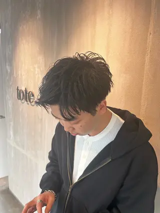 メンズ tote. 成瀬晃のヘアスタイル