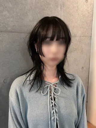 セミロング 韓国リアルハッシュ レイヤーカットのヘアスタイル