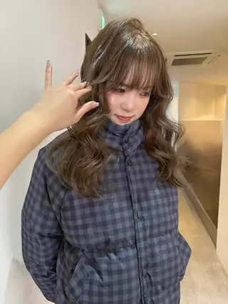 ロング カラー Yuna/ブリーチ なしベージュのヘアスタイル