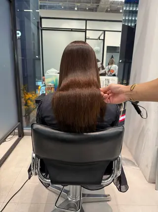 セミロング SALOWIN心斎橋Suite店所属・洗っても取れない 髪質改善|OJIROのヘアスタイル