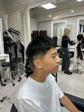 ショート メンズ 【シャドウパーマ センターパート】義心のヘアスタイル