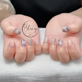 ミディアム Bling Salonのネイルデザイン