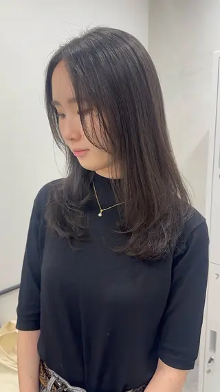 セミロング 尾形 日和のヘアスタイル