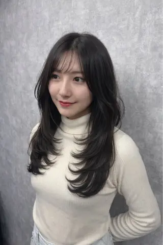 ロング rise/レイヤー／ ダブルカラーのヘアスタイル