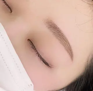 アイブロウ Relais 綾香のネイルデザイン