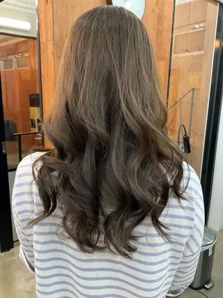 カラー DESART所属・佐々木 緑のヘアスタイル