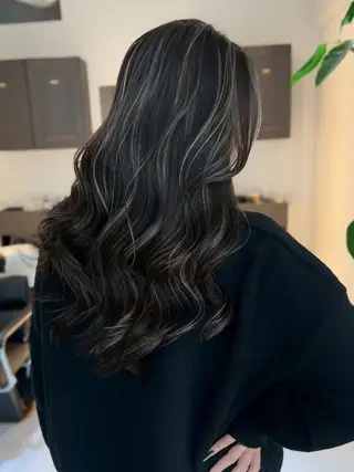 カラー YOLO/ HANAのヘアスタイル