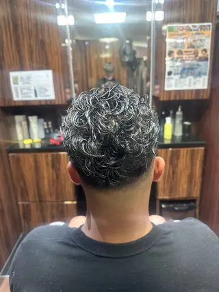 ミディアム パーマ ヘアアレンジ メンズ ヒロ銀座 東京駅八重洲店所属・【メンズ専門】🔥 カミマンのヘアスタイル