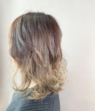 ミディアム カラー 福森 みずきのヘアスタイル