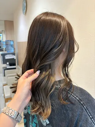 カラー 副店長 星野 梨南葉のヘアスタイル