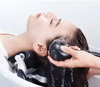 ミディアム 𝐩𝐞𝐚𝐤𝐲.所属・𝐩𝐞𝐚𝐤𝐲 ⋆⸜🧡⸝‍⋆菜々みのヘアスタイル