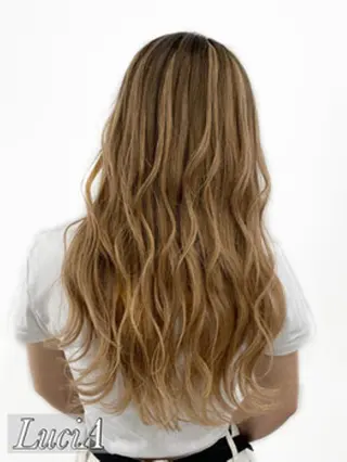 ロング LuciA RIANAのヘアスタイル
