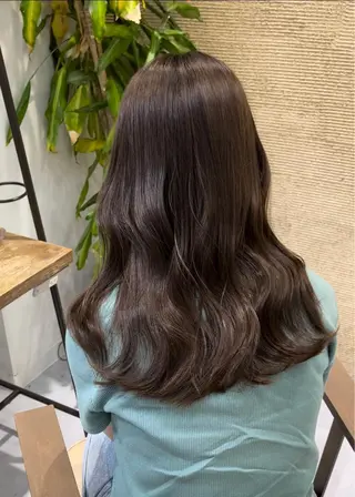 ロング メンズバレイヤージュ 斉藤春のヘアスタイル