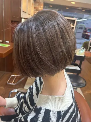 ショート カラー 大八木 美咲のヘアスタイル