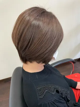 ショート カラー 沢田 瞳のヘアスタイル