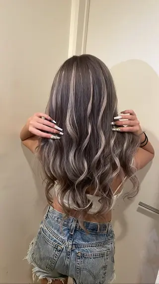 セミロング カラー ヘアアレンジ 🔥ハイトーンカラー ギャルNAOKI🔥のヘアスタイル