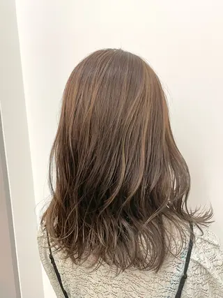 ミディアム 牧田 彩香のヘアスタイル