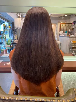 ロング タツキ／レイヤー／ パーマ／艶カラーのヘアスタイル