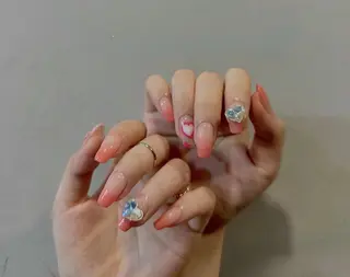 ネイル pink ladyサロン所属・べ にのネイルデザイン