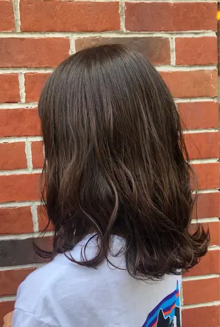 ミディアム 小林 愛花のヘアスタイル