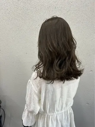 セミロング 透明感ダブルカラー/ 諸岡ひばりのヘアスタイル