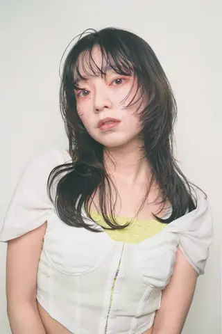 ミディアム 黒木 栞のヘアスタイル