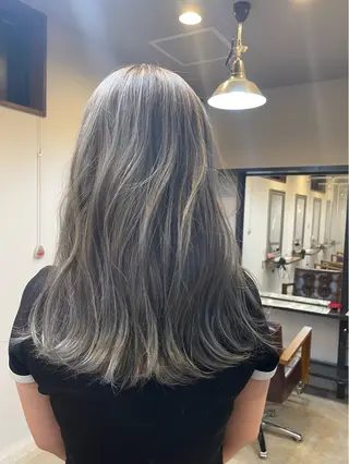 カラー 手塚 由佳のヘアスタイル