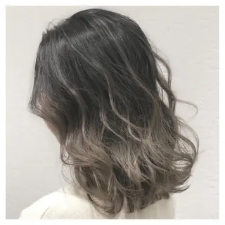 ミディアム カラー biscohair 髪にドラマを。のヘアスタイル