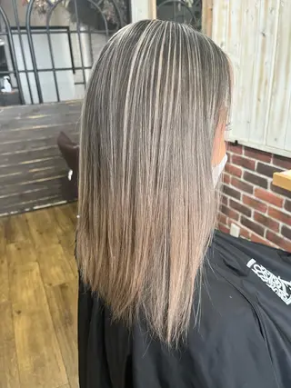 セミロング カルラ　蒲田店所属・大久保寿高✨ なりたい色を叶える✨のヘアスタイル