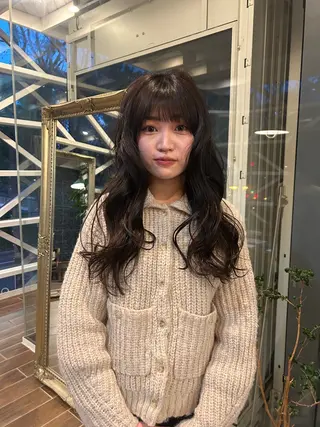 ロング 西 優衣奈のヘアスタイル