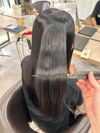 ロング 光を纏うツヤ感ロング Natsuki🤍のヘアスタイル