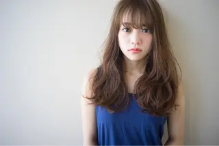 ロング Soleriaソレリア所属・おしゃれ染めで白髪 ぼかし/山口玲緒奈のヘアスタイル