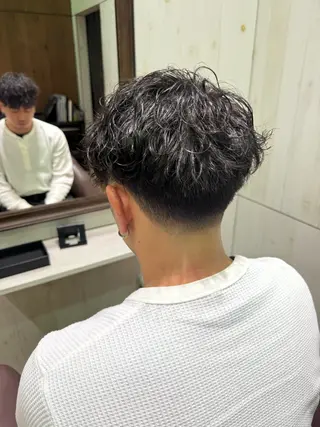 ショート パーマ メンズ 溝口 槙里也のヘアスタイル