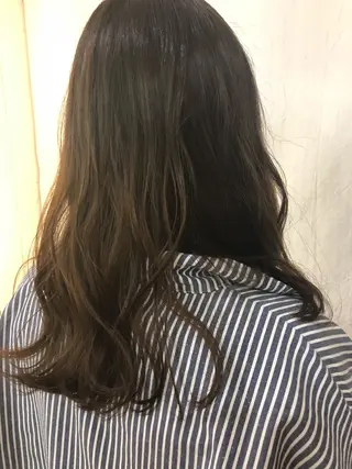 ロング カラー DEE okazakiのヘアスタイル