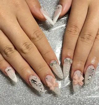 ネイル VIERU 🌈🎀💖のネイルデザイン