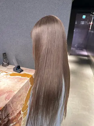 ロング ハイトーン/ 縮毛矯正のヘアスタイル