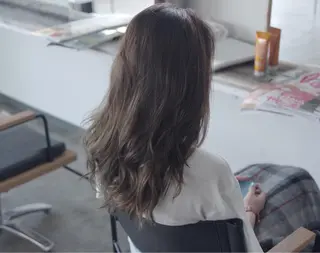 ミディアム セミロング ロング カラー クセ毛お悩みの方 四宮桂佑のヘアスタイル