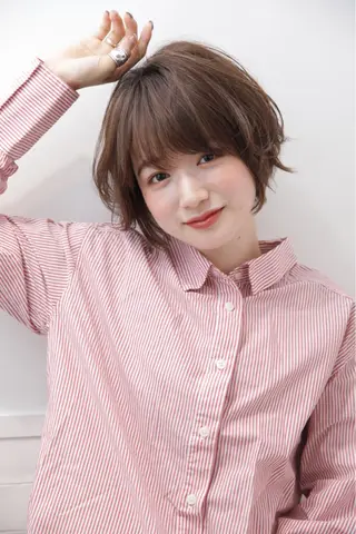 ショート ボブ ブリーチ/miinaのヘアスタイル