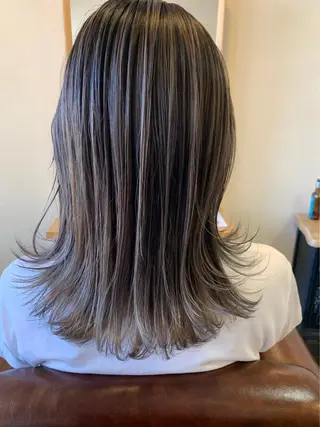 ミディアム 香山 葵のヘアスタイル