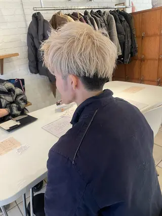 カラー メンズ 🌟デザインカラー 🌟コノミ🌟のヘアスタイル