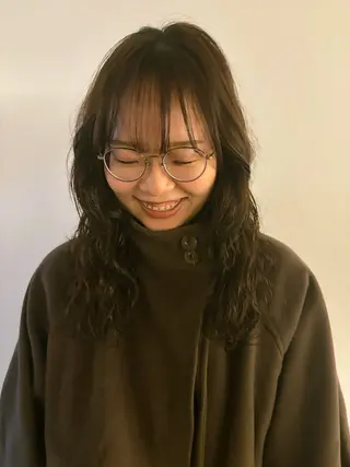 セミロング ウシロダ メグミのヘアスタイル