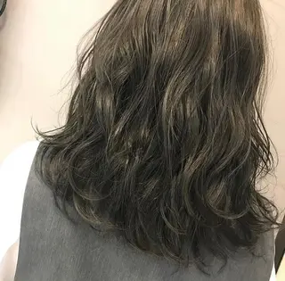ミディアム カラー SALOWIN新潟万代所属・緑川 瑞穂のヘアスタイル